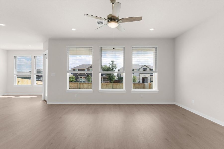 **PHOTO REPRESENTATIVE OF FLOORPLAN ONLY** **PHOTO REPRESENTATIVE OF FLOORPLAN ONLY**