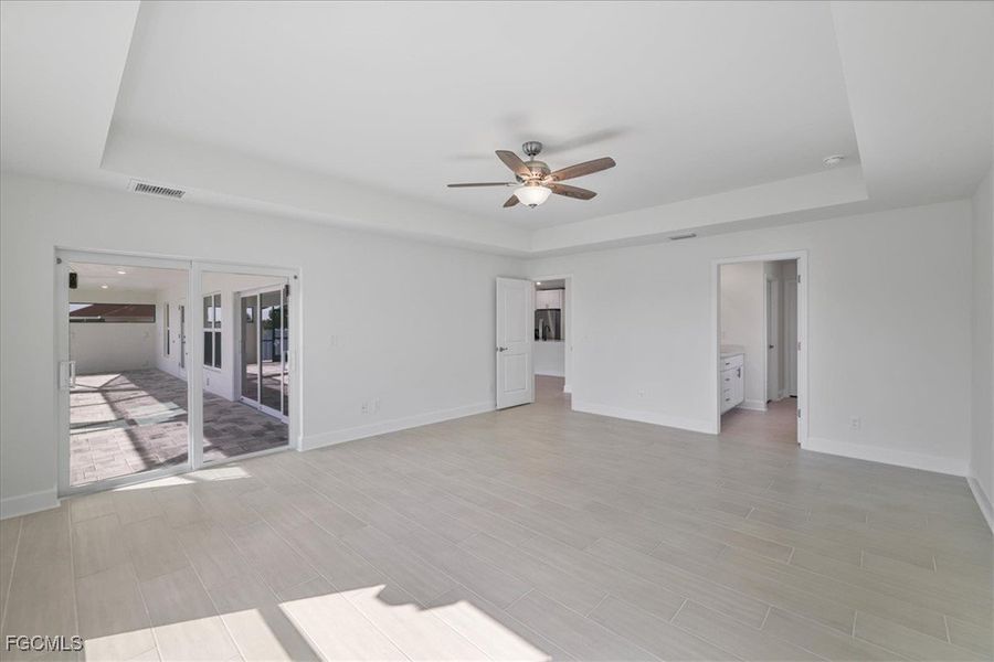 Spacious, unfurnished interior of a new home in Cape Coral, Cape Coral (Image 23).