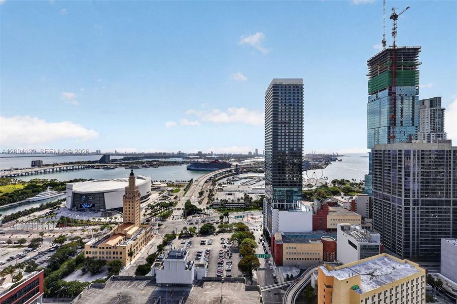 Condo located in Miami, FL showcasing its design and architecture (Image 25).