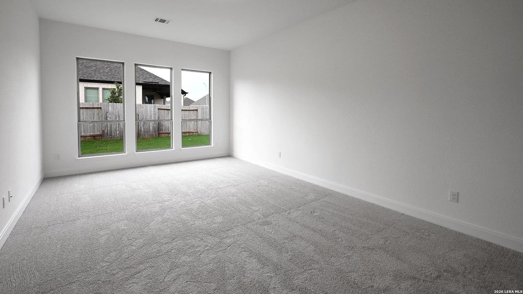 Spacious, unfurnished interior of a new home in Meadows of Mill Creek, Seguin (Image 16).