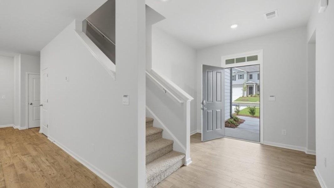 Spacious, unfurnished interior of a new home in Oaks at Cedar Grove, Fairburn (Image 13).