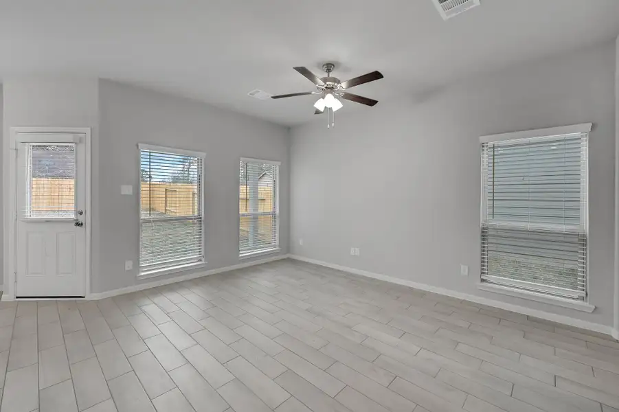 Representative unfurnished interior of a home built from the Floor Plan 1597 by Colina Homes in Rollingbrook Estates, Baytown (Image 14).