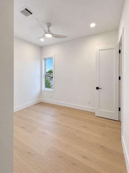 Spacious, unfurnished interior of a new home in , Houston (Image 19).