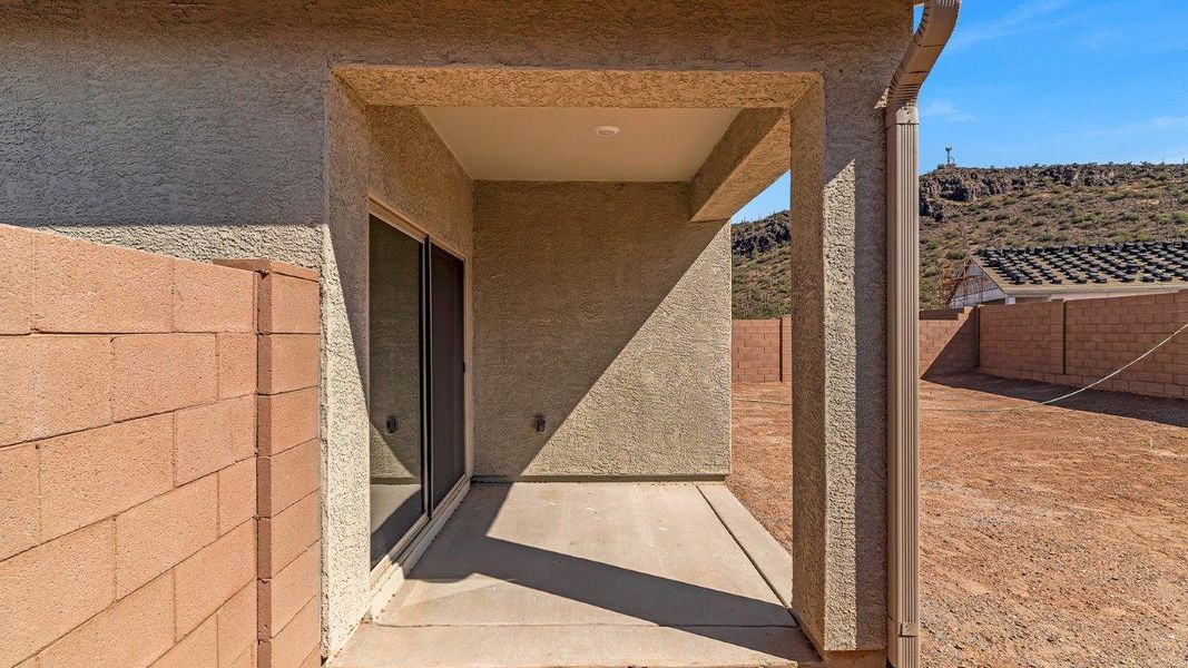 Representative exterior details of a home built from the Cali - Plan H40I by D.R. Horton in Tortolita Trails, Marana (Image 3).