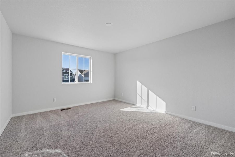 Spacious, unfurnished interior of a new home in Farmlore, Brighton (Image 21).