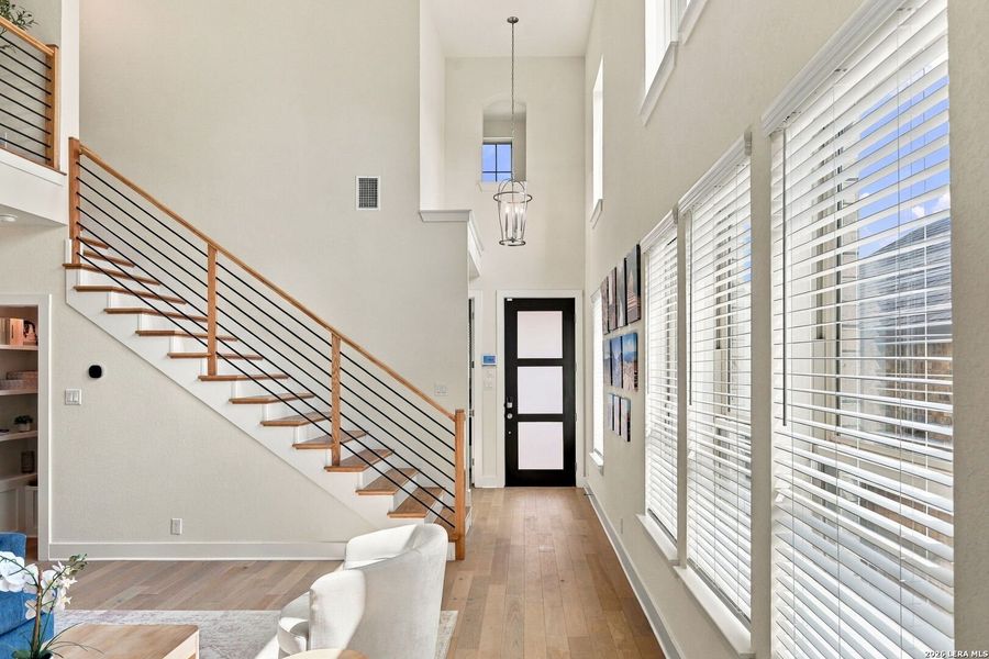 Spacious, unfurnished interior of a new home in Gruene Villages, New Braunfels (Image 25).
