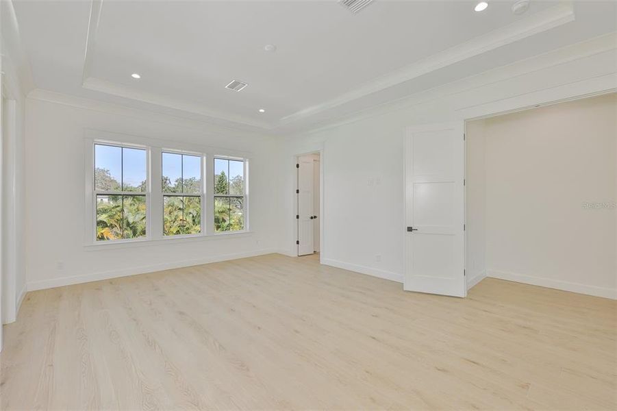 Spacious, unfurnished interior of a new home in , Tampa (Image 76).