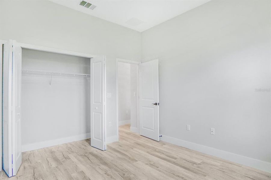Spacious, unfurnished interior of a new home in , Ocala (Image 9).