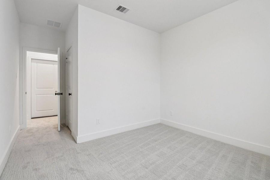 Spacious, unfurnished interior of a new home in The Residences Collection at Oakberry Trails, Waller (Image 17).