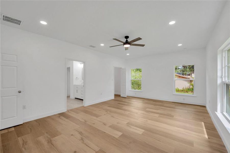 Spacious, unfurnished interior of a new home in , Dade City (Image 53).