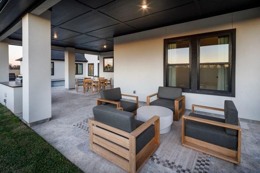 Exterior details and patio area of a home in Sienna, Missouri City (Image 28).