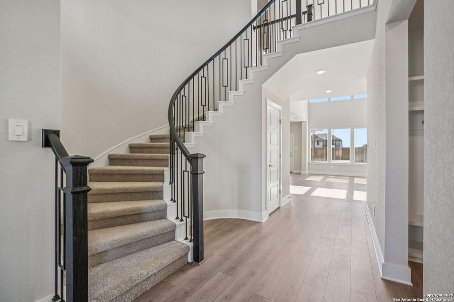 Spacious, unfurnished interior of a new home in Carmel Ranch, Schertz (Image 16).