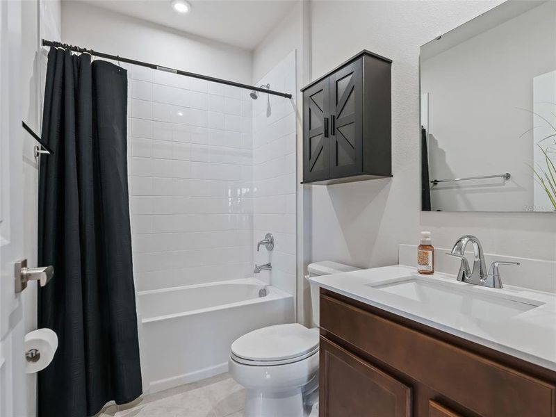 Furnished interior view inside a new home in , Sumterville (Image 40).