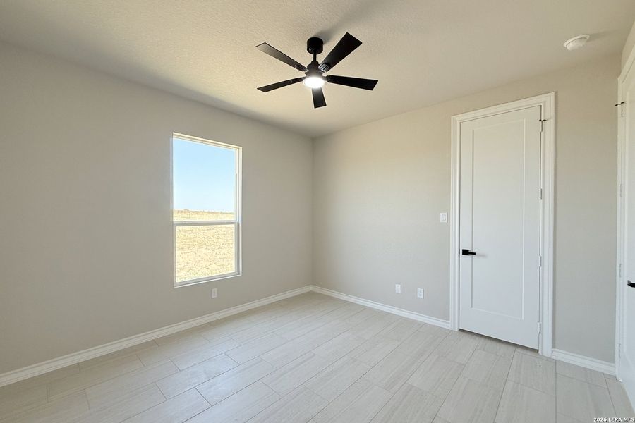 Spacious, unfurnished interior of a new home in , La Vernia (Image 18).