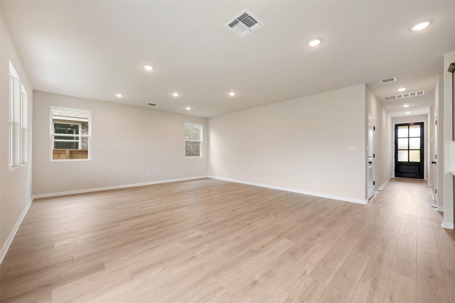 Spacious, unfurnished interior of a new home in Berry Creek Highlands, Georgetown (Image 26).