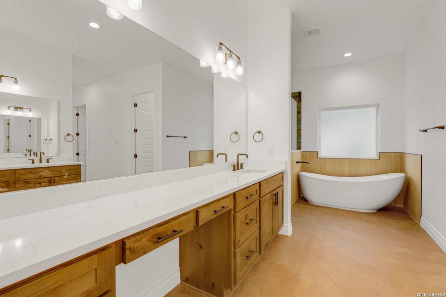 Furnished interior view inside a new home in , Bandera (Image 10).