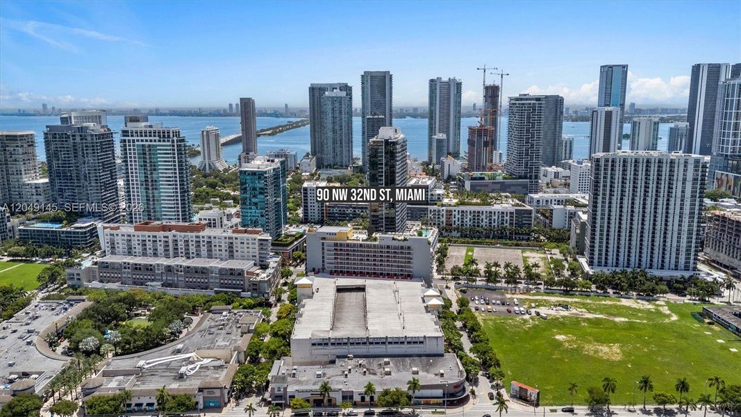 Condo located in Miami, FL showcasing its design and architecture (Image 26). Condo located in Miami, FL showcasing its design and architecture (Image 26).