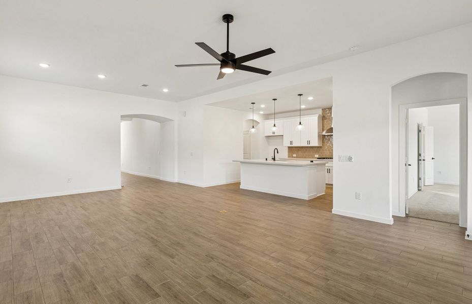 Spacious, unfurnished interior of a new home in Mavera, Conroe (Image 20).