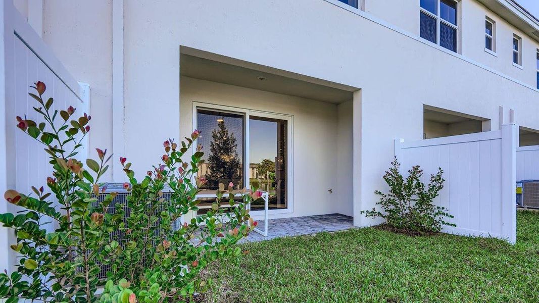 Representative exterior details of a home built from the Waverly by D.R. Horton in Lakeside Landing, Royal Palm Beach (Image 23).