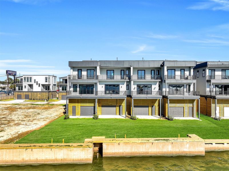Exterior details and patio area of a home in Lago Pointe, Seabrook (Image 27).