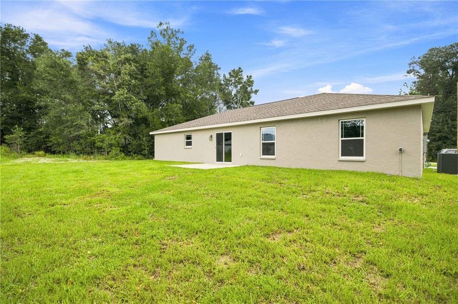Exterior details and patio area of a home in , Dunnellon (Image 24).