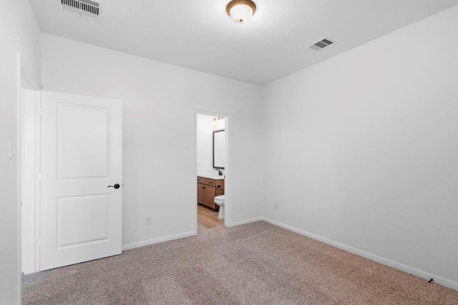 Spacious, unfurnished interior of a new home in Woodforest, Montgomery (Image 13).