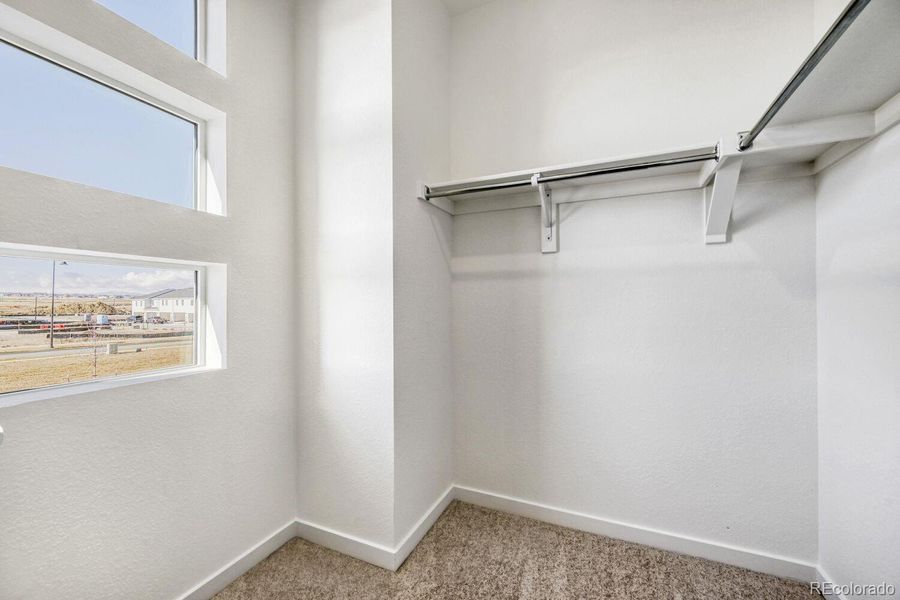 Spacious, unfurnished interior of a new home in Parterre, Thornton (Image 10).