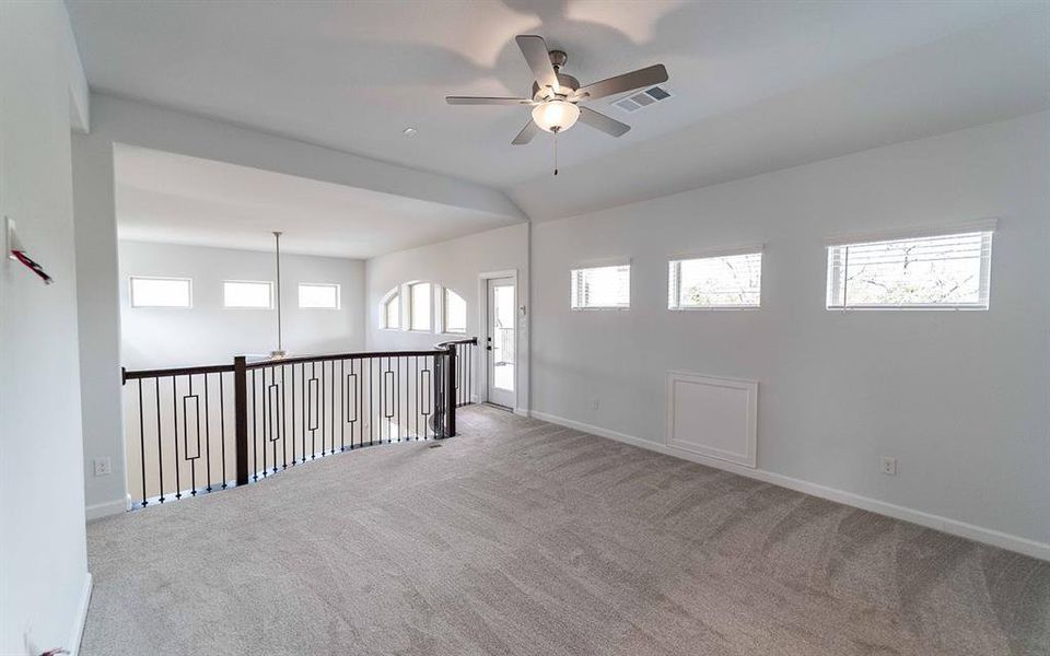 Spacious, unfurnished interior of a new home in Heath Golf & Yacht Club, Forney (Image 22).