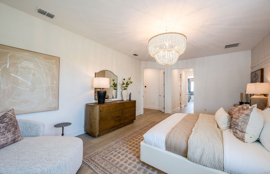 Representative furnished interior of a home built from the Berkley Grand by Pulte Homes in Two Rivers, Zephyrhills (Image 32).