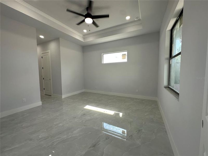 Spacious, unfurnished interior of a new home in , Cape Coral (Image 9).
