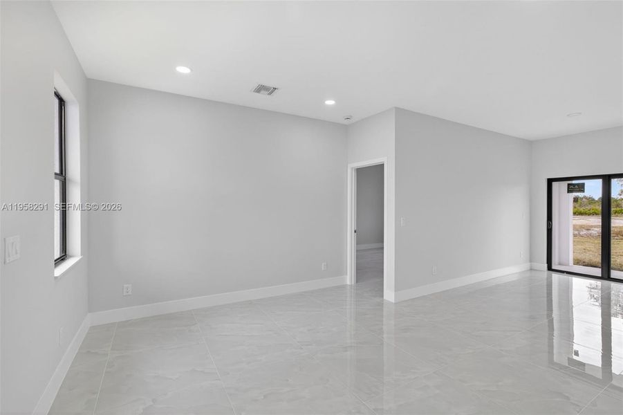 Spacious, unfurnished interior of a new home in , Lehigh Acres (Image 24).