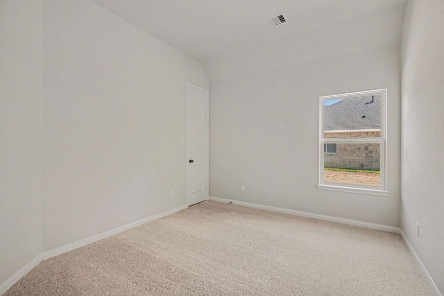 Spacious, unfurnished interior of a new home in Encino Estates, Dayton (Image 25).