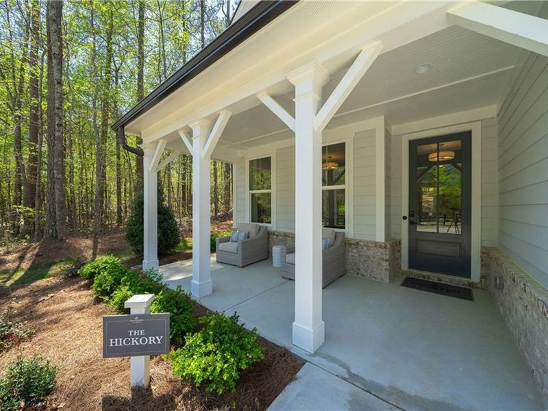 Exterior details and patio area of a home in Riverwood, Dallas (Image 3).