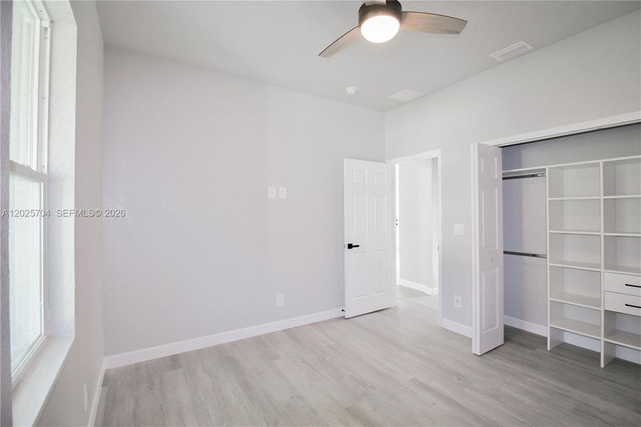 Spacious, unfurnished interior of a new home in , Sebring (Image 25).
