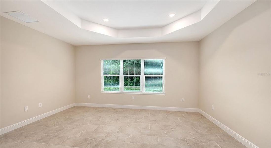 Spacious, unfurnished interior of a new home in Grand Park, Sarasota (Image 39).