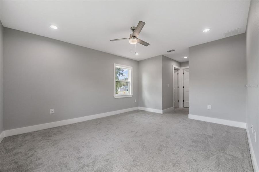 Spacious, unfurnished interior of a new home in , Dade City (Image 28).