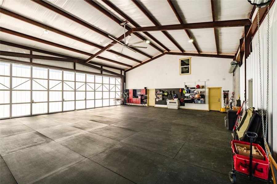 Spacious aircraft hangar that can be used to store all your toys, or additional parking! Spacious aircraft hangar that can be used to store all your toys, or additional parking!
