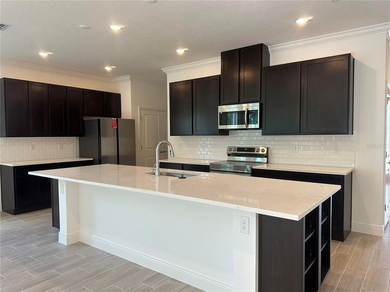 Kitchen - Stunning Oversized Island