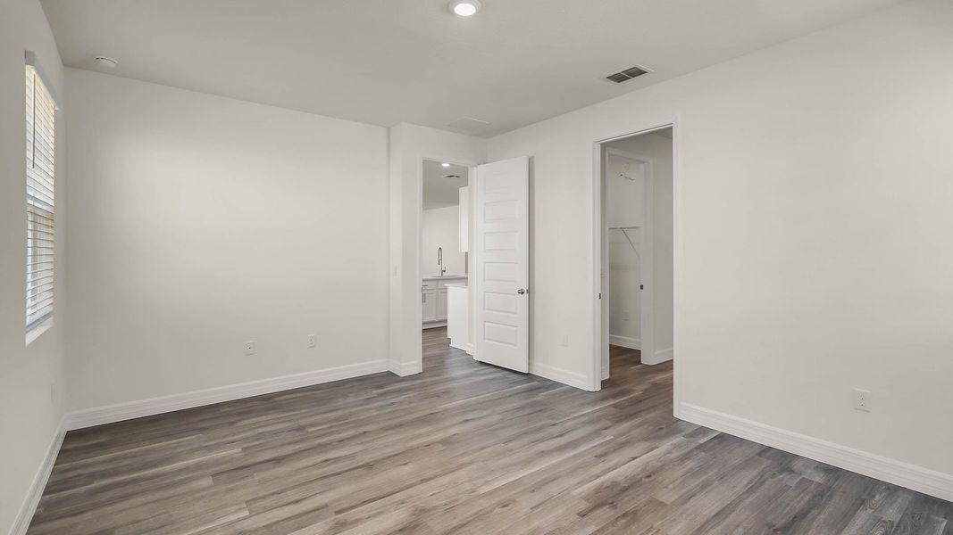 Spacious, unfurnished interior of a new home in Hawthorne Ranch, Lakeland (Image 20).