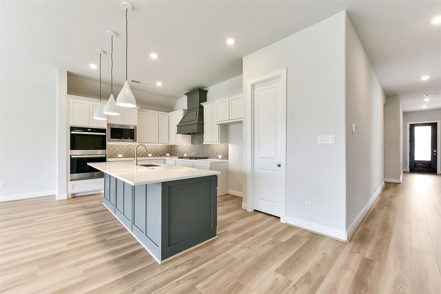 Furnished interior view inside a new home in Evergreen 50', Conroe (Image 9). Furnished interior view inside a new home in Evergreen 50', Conroe (Image 9).