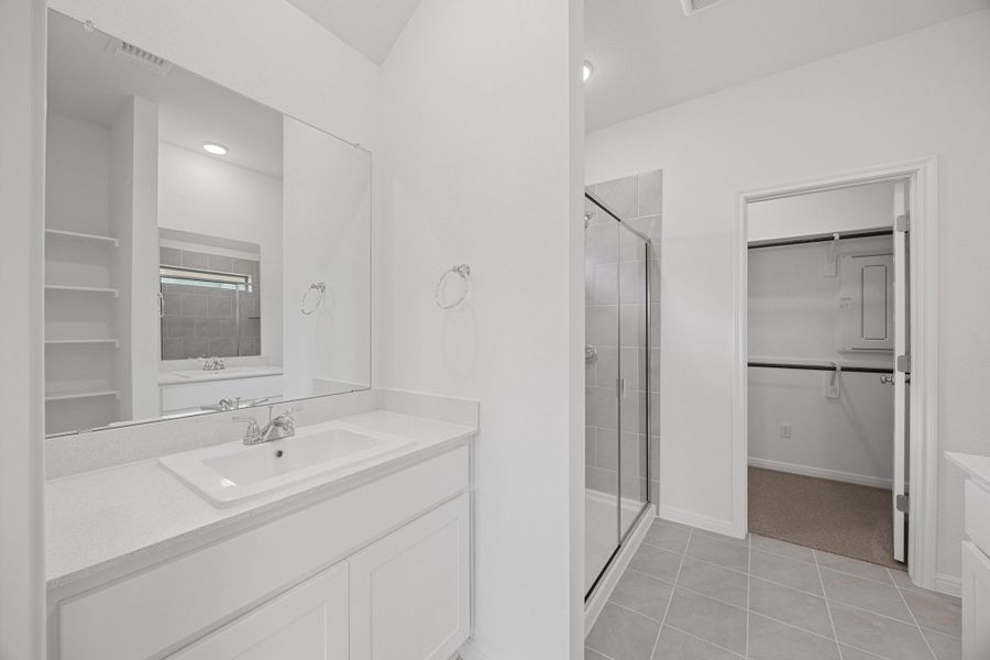 Furnished interior view inside a new home in Trinity Ranch, Elgin (Image 9).