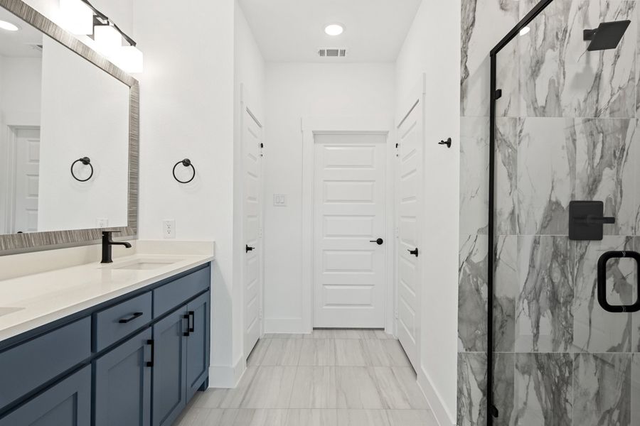 Furnished interior view inside a new home in Cottonwood Creek, Rowlett (Image 9).
