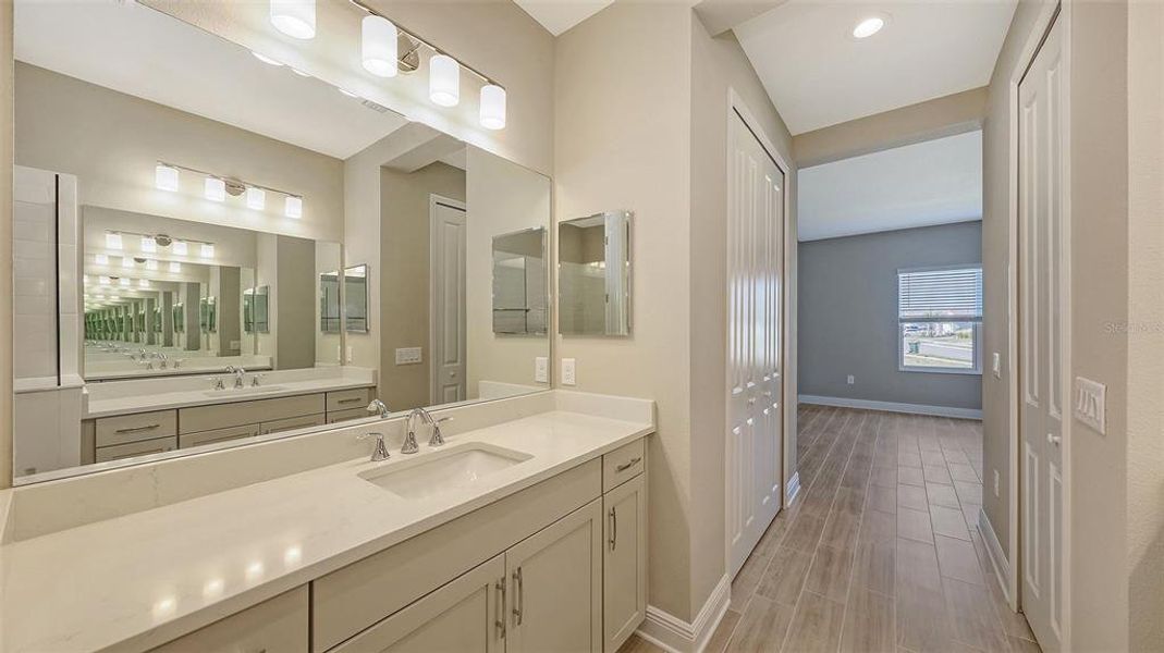 Furnished interior view inside a new home in , Venice (Image 11).