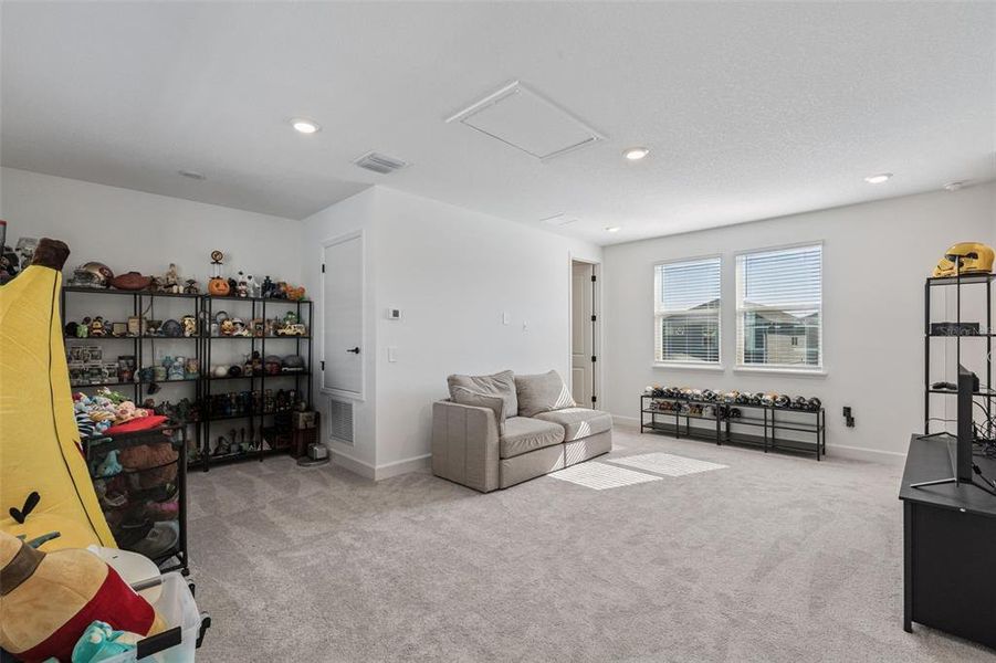 Furnished interior view inside a new home in , Winter Garden (Image 35).