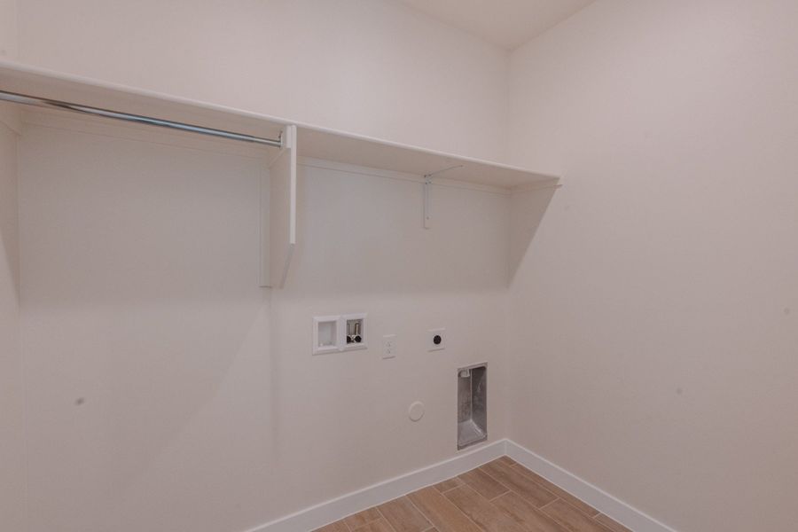 Spacious, unfurnished interior of a new home in Emerald Estates, El Paso (Image 35).