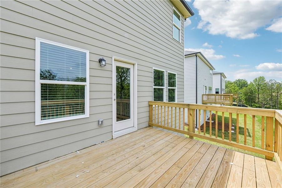 Exterior details and patio area of a home in Ivey Township, Dallas (Image 4).
