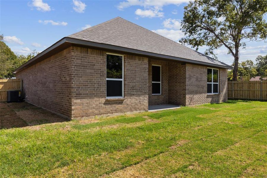 Exterior details and patio area of a home in , Cleburne (Image 4).