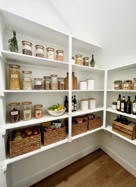 Butler's pantry with plenty of shelf space. Butler's pantry with plenty of shelf space.