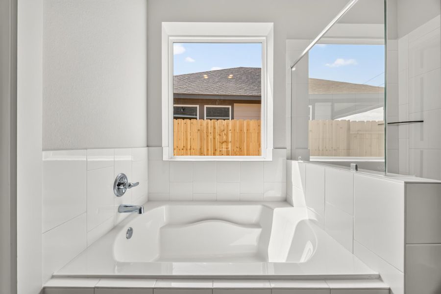 11925 Avian Avenue - Hawthorne - Primary Bathroom