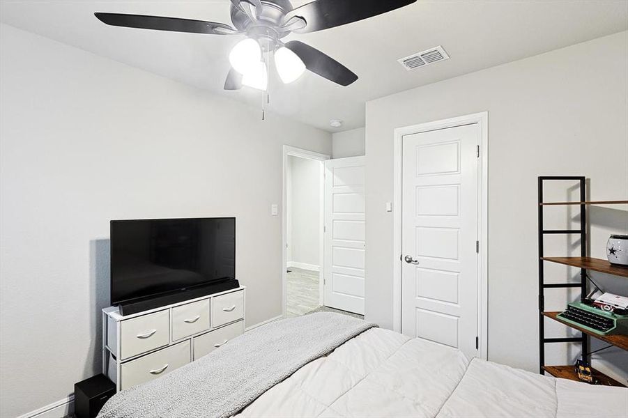 Bedroom featuring a ceiling fan, visible vents, and baseboards